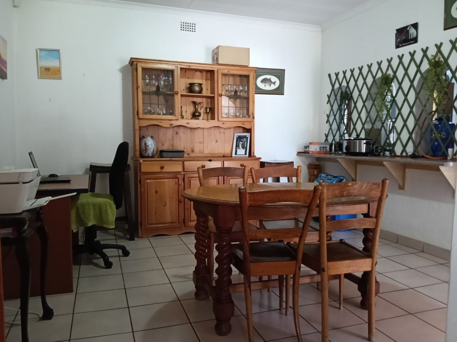 5 Bedroom Property for Sale in Helikonpark Gauteng