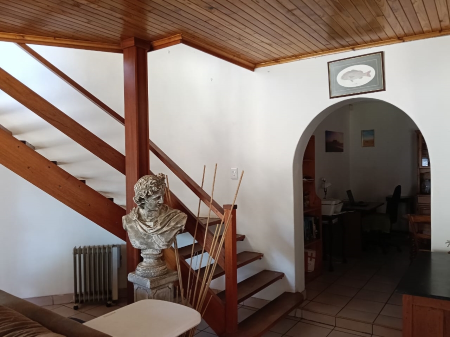 5 Bedroom Property for Sale in Helikonpark Gauteng