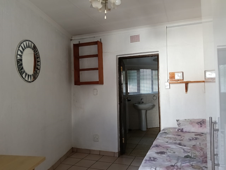 5 Bedroom Property for Sale in Helikonpark Gauteng