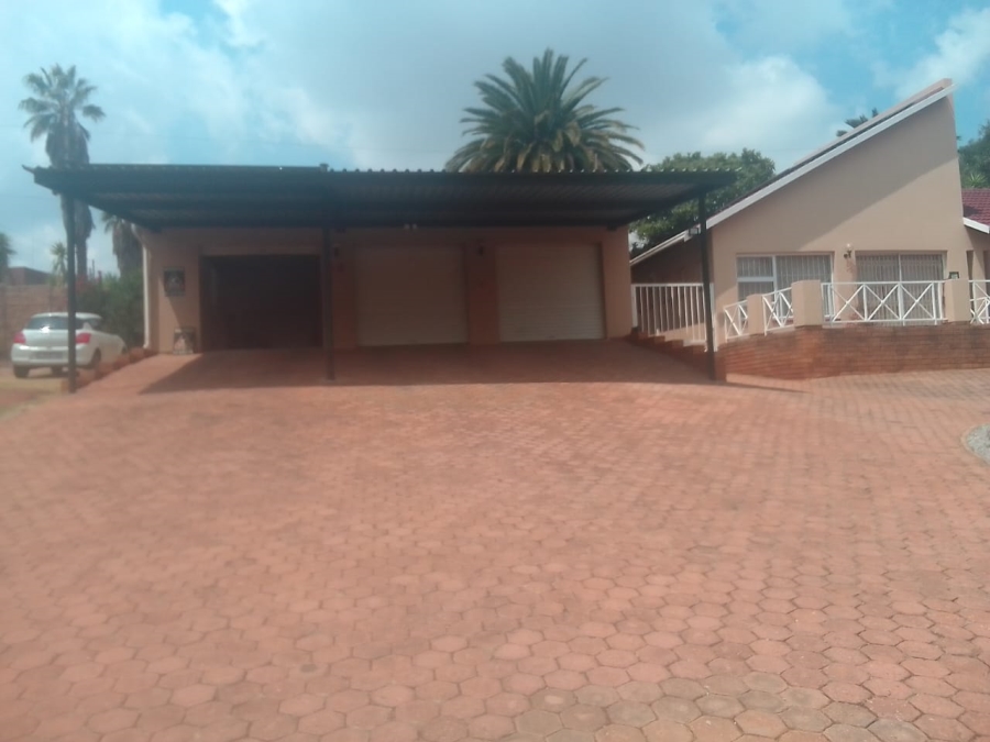 3 Bedroom Property for Sale in Kloofendal Gauteng