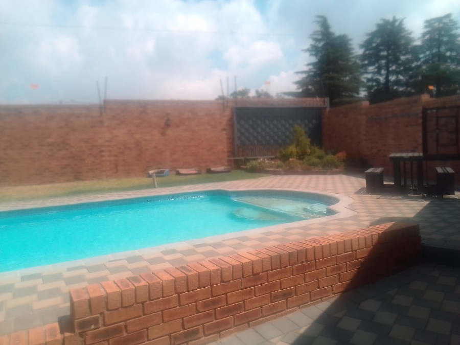 6 Bedroom Property for Sale in Discovery Gauteng