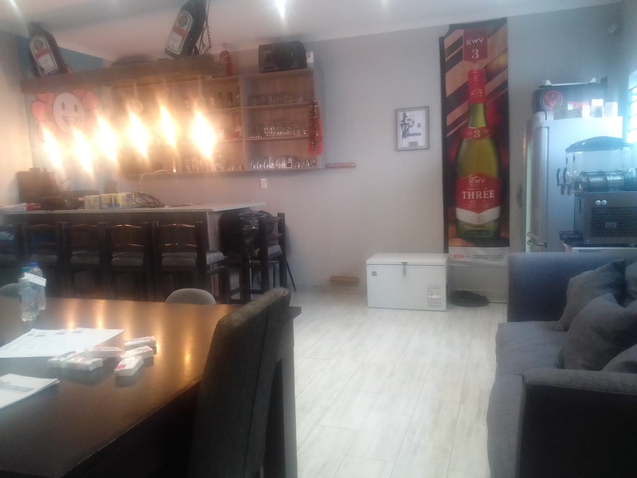 6 Bedroom Property for Sale in Discovery Gauteng