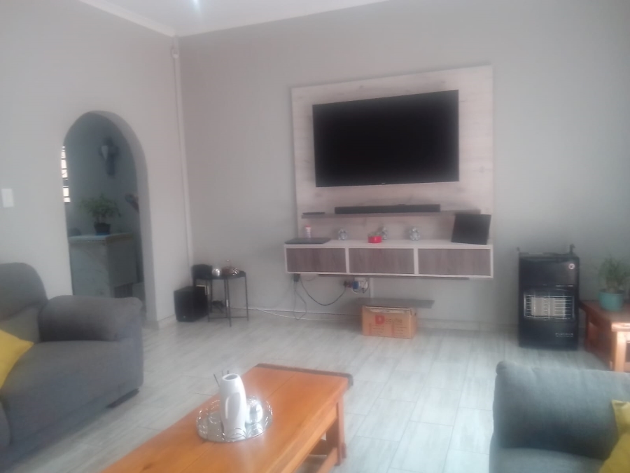 6 Bedroom Property for Sale in Discovery Gauteng