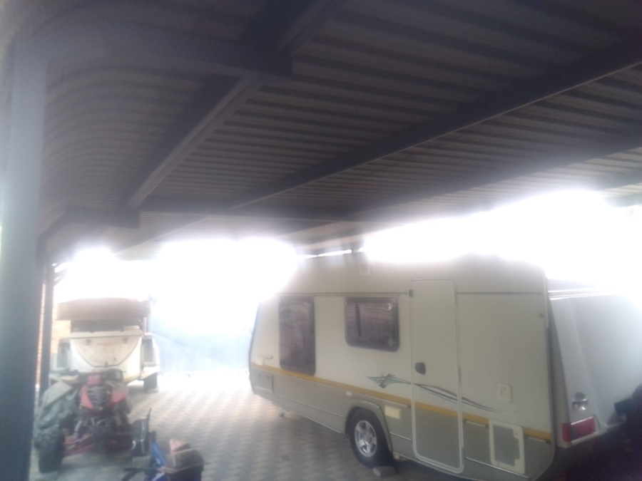 6 Bedroom Property for Sale in Discovery Gauteng