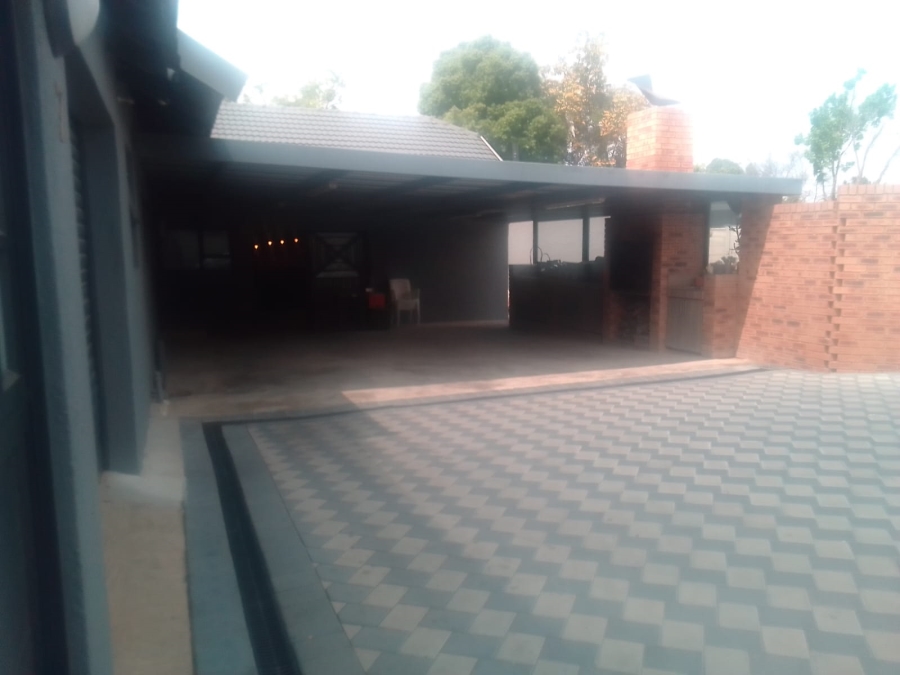 6 Bedroom Property for Sale in Discovery Gauteng