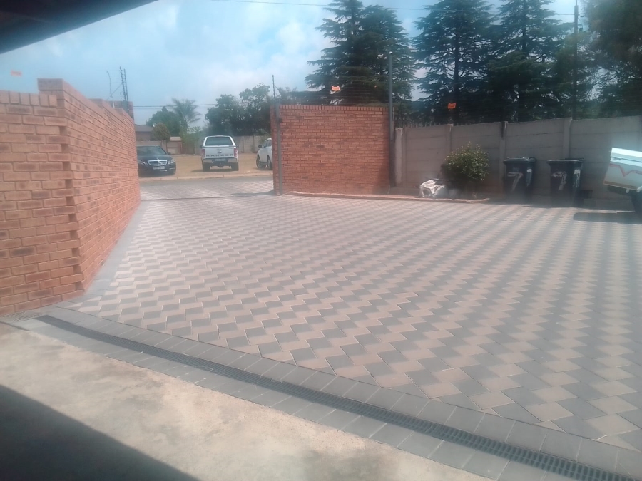 6 Bedroom Property for Sale in Discovery Gauteng