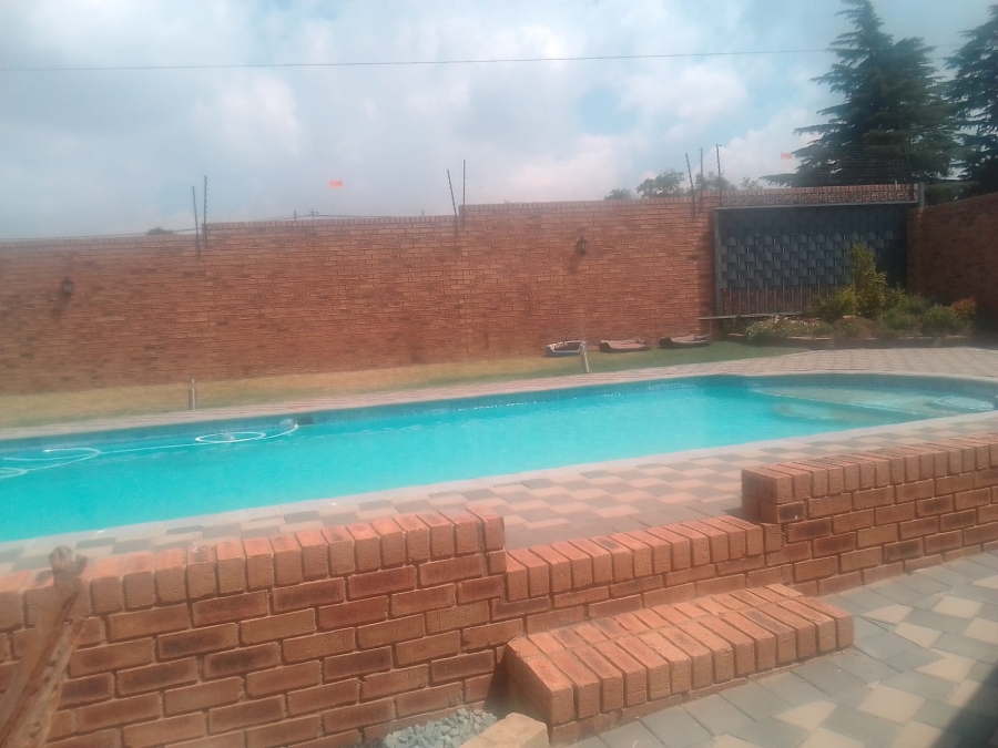 6 Bedroom Property for Sale in Discovery Gauteng