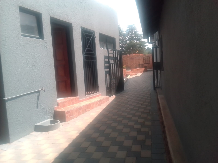 6 Bedroom Property for Sale in Discovery Gauteng