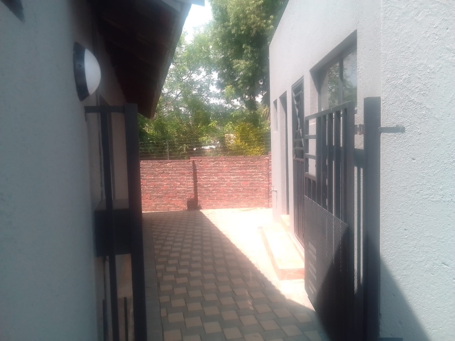 6 Bedroom Property for Sale in Discovery Gauteng