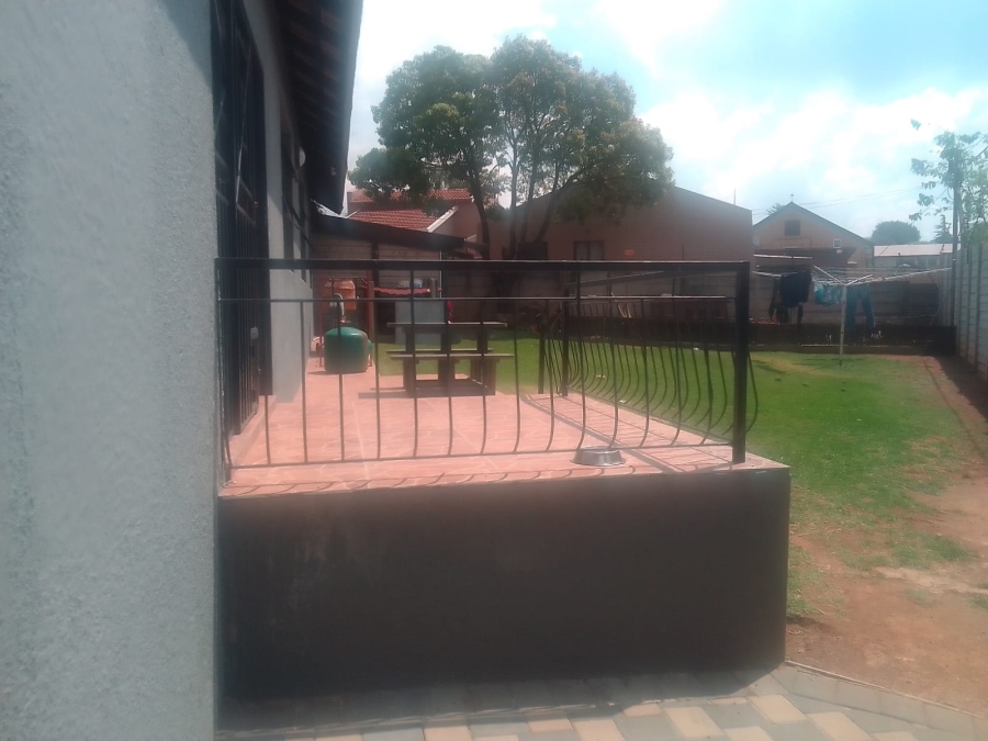6 Bedroom Property for Sale in Discovery Gauteng