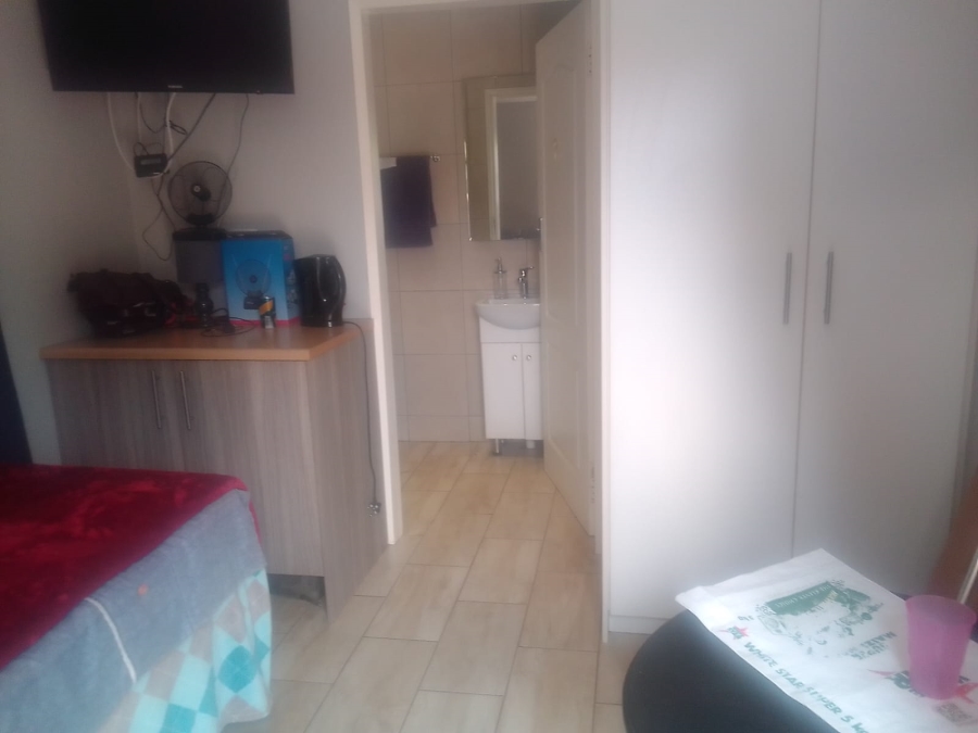 6 Bedroom Property for Sale in Discovery Gauteng