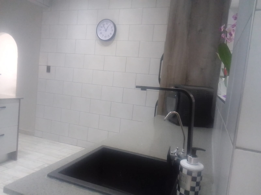 6 Bedroom Property for Sale in Discovery Gauteng