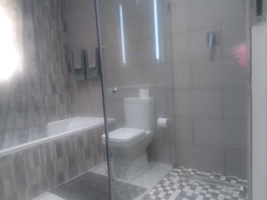 6 Bedroom Property for Sale in Discovery Gauteng