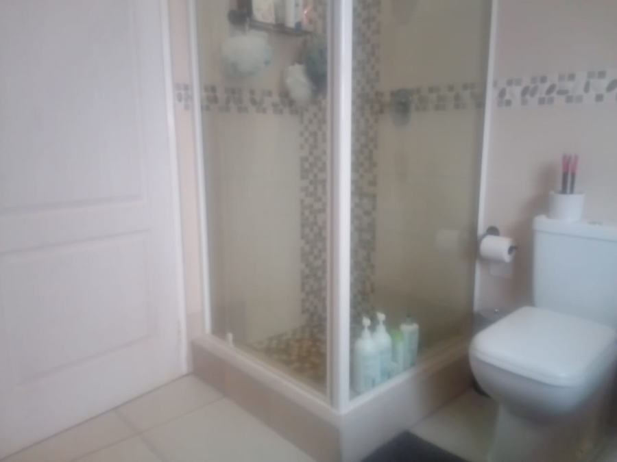 6 Bedroom Property for Sale in Discovery Gauteng