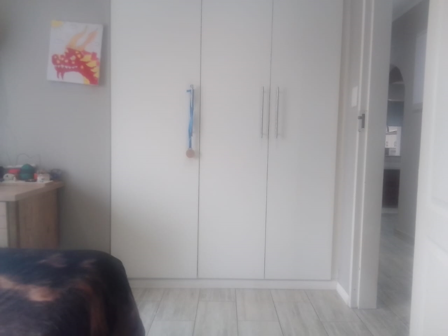 6 Bedroom Property for Sale in Discovery Gauteng