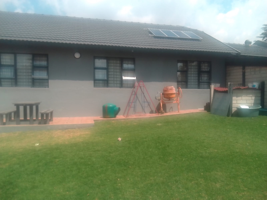 6 Bedroom Property for Sale in Discovery Gauteng