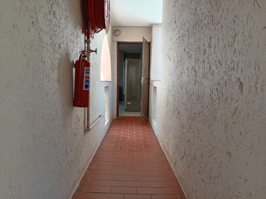 2 Bedroom Property for Sale in Constantia Kloof Gauteng