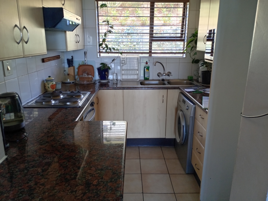 2 Bedroom Property for Sale in Constantia Kloof Gauteng