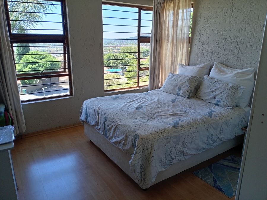 2 Bedroom Property for Sale in Constantia Kloof Gauteng