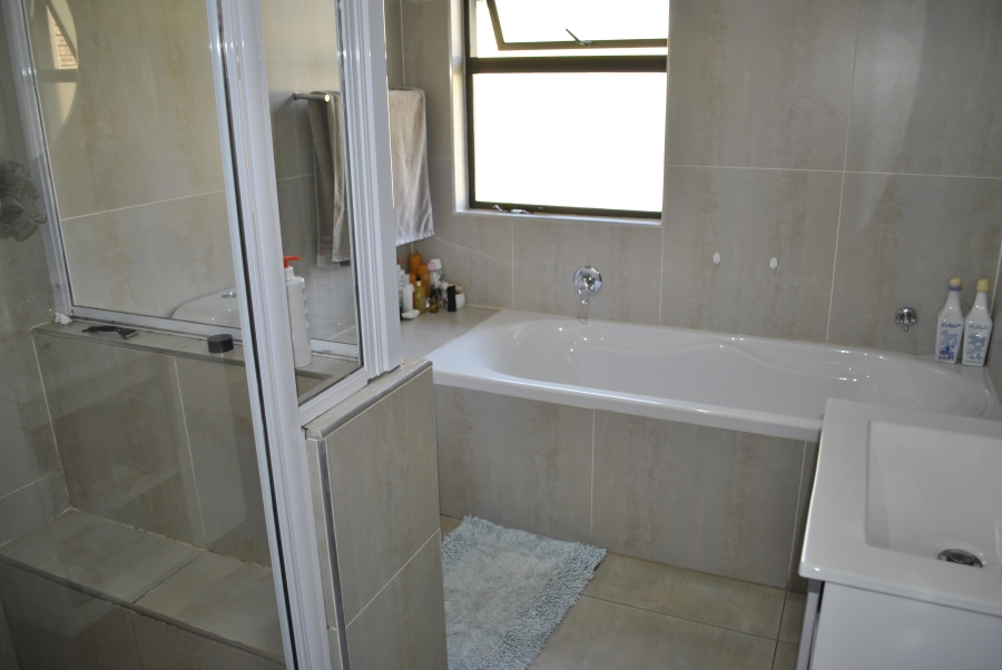 3 Bedroom Property for Sale in Wildtuinpark Gauteng