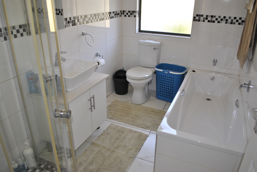 3 Bedroom Property for Sale in Wildtuinpark Gauteng