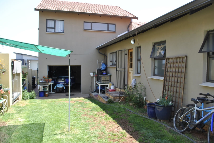 3 Bedroom Property for Sale in Wildtuinpark Gauteng