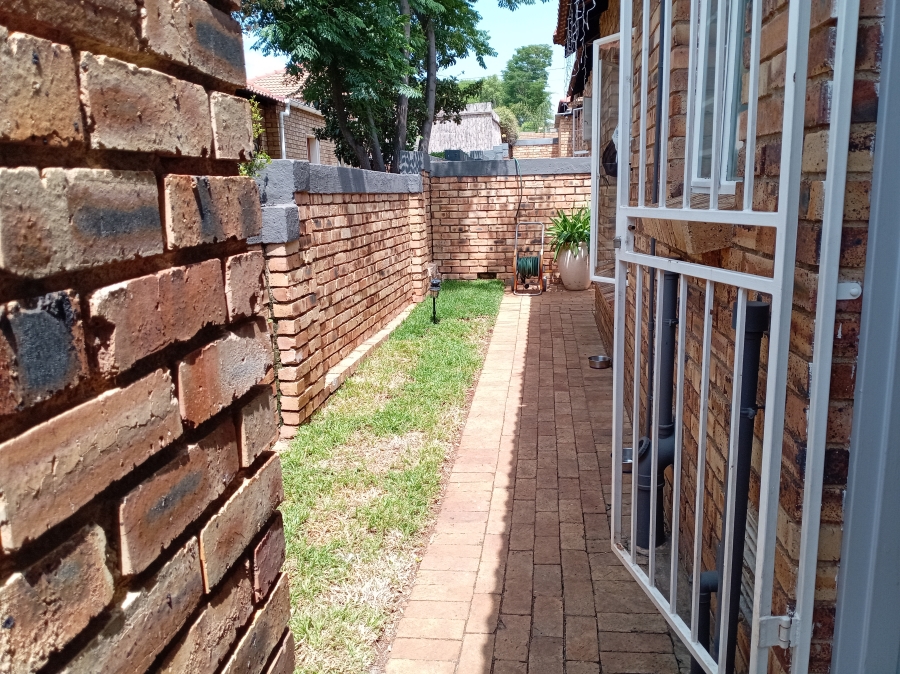 2 Bedroom Property for Sale in Honeydew Ridge Gauteng