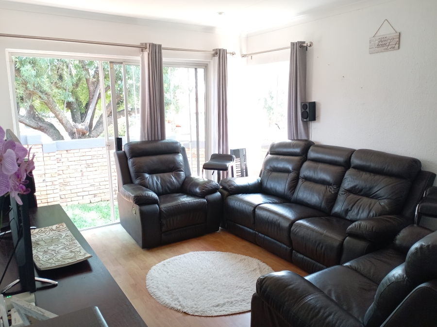 2 Bedroom Property for Sale in Honeydew Ridge Gauteng
