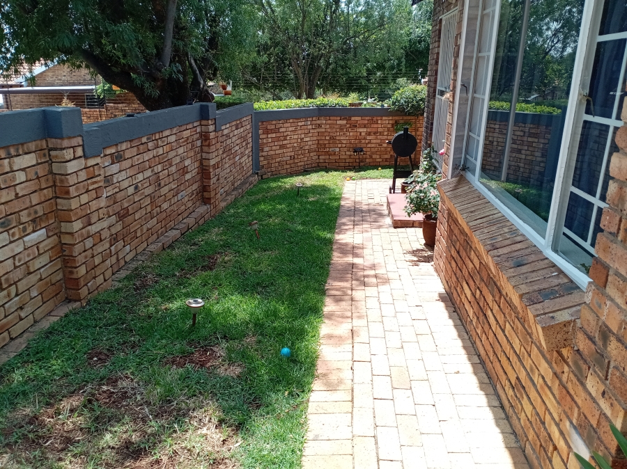 2 Bedroom Property for Sale in Honeydew Ridge Gauteng