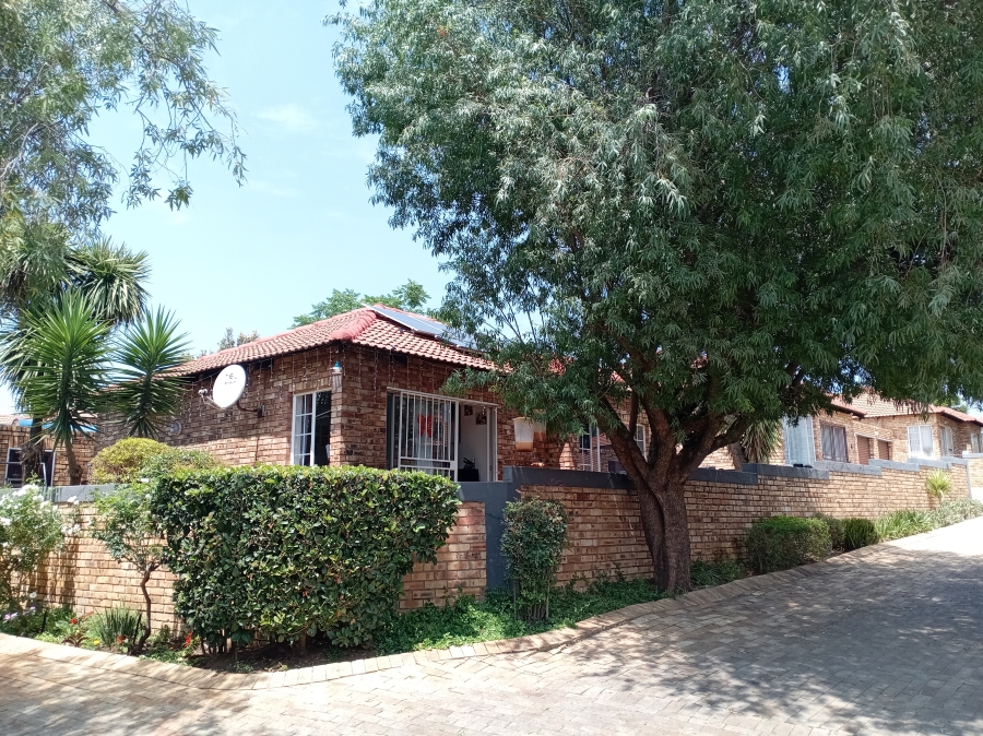 2 Bedroom Property for Sale in Honeydew Ridge Gauteng