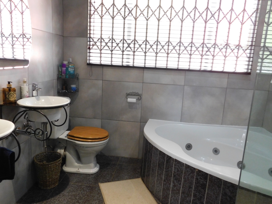 5 Bedroom Property for Sale in Noordheuwel Gauteng