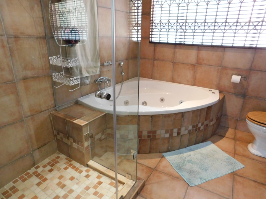 5 Bedroom Property for Sale in Noordheuwel Gauteng