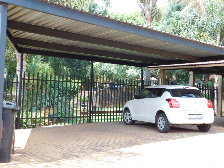 5 Bedroom Property for Sale in Noordheuwel Gauteng