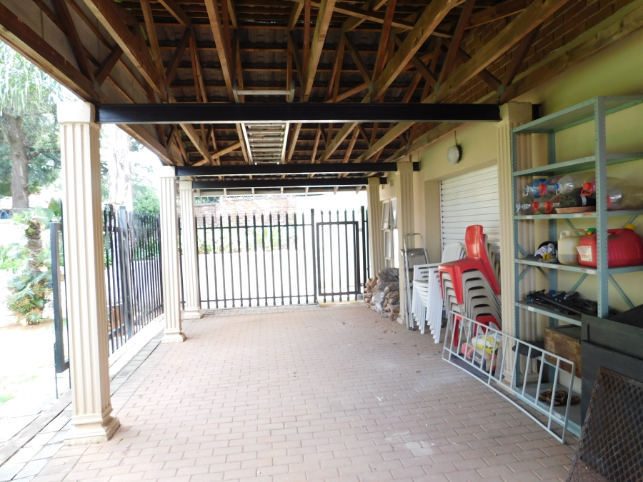 5 Bedroom Property for Sale in Noordheuwel Gauteng