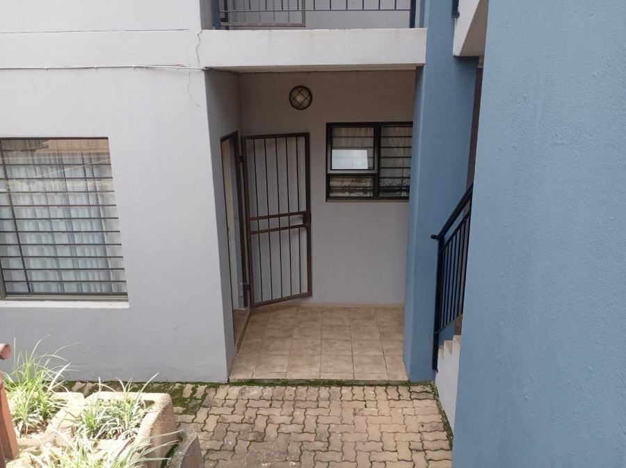 2 Bedroom Property for Sale in Honeydew Grove Gauteng