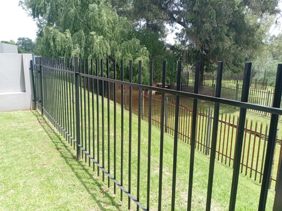 2 Bedroom Property for Sale in Honeydew Grove Gauteng