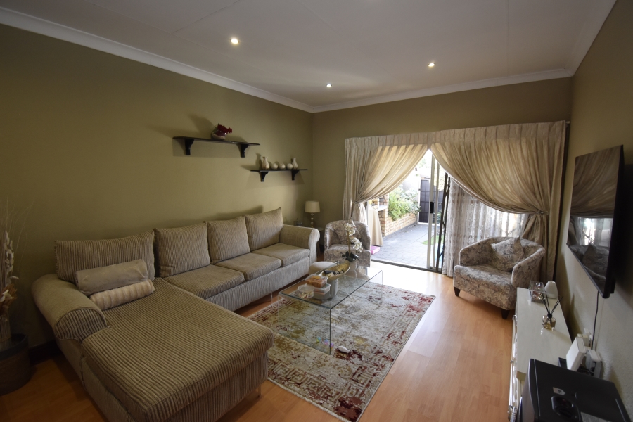 2 Bedroom Property for Sale in Weltevreden Park Gauteng