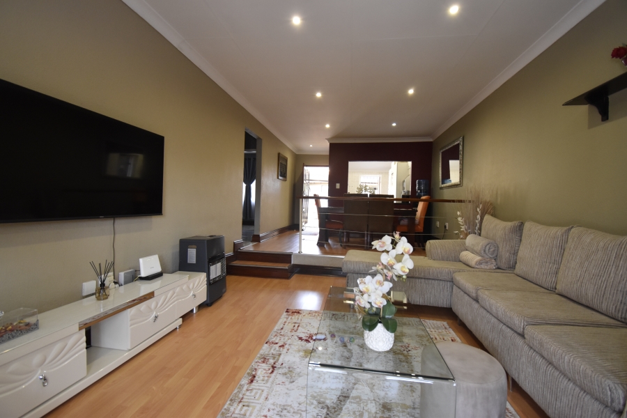 2 Bedroom Property for Sale in Weltevreden Park Gauteng