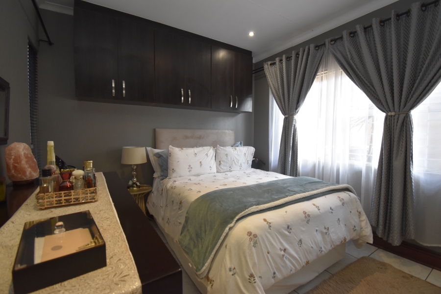 2 Bedroom Property for Sale in Weltevreden Park Gauteng