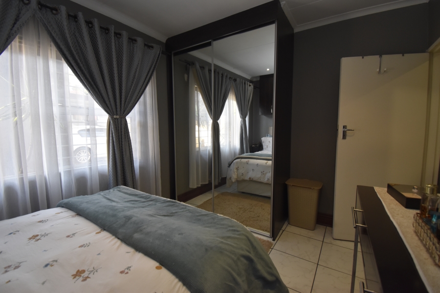 2 Bedroom Property for Sale in Weltevreden Park Gauteng