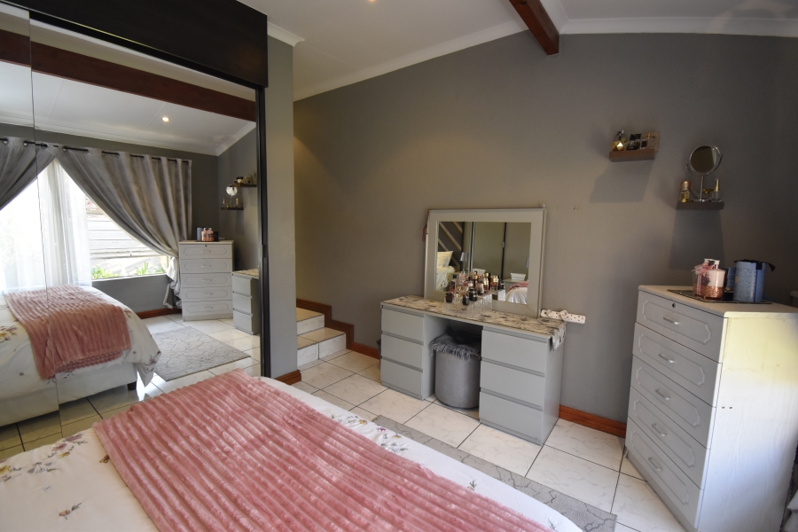 2 Bedroom Property for Sale in Weltevreden Park Gauteng