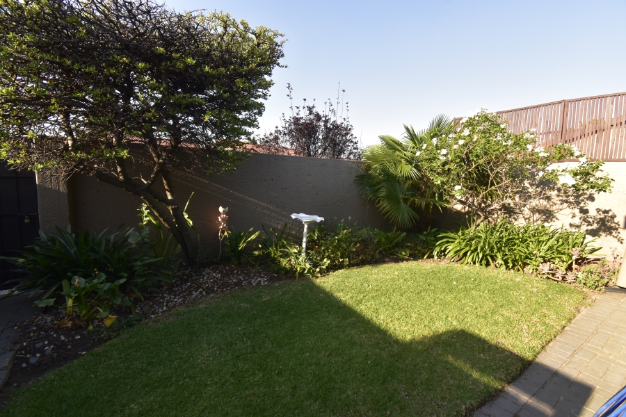 2 Bedroom Property for Sale in Weltevreden Park Gauteng