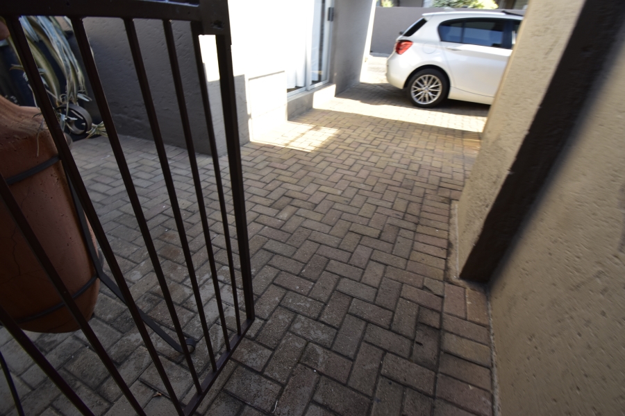2 Bedroom Property for Sale in Weltevreden Park Gauteng