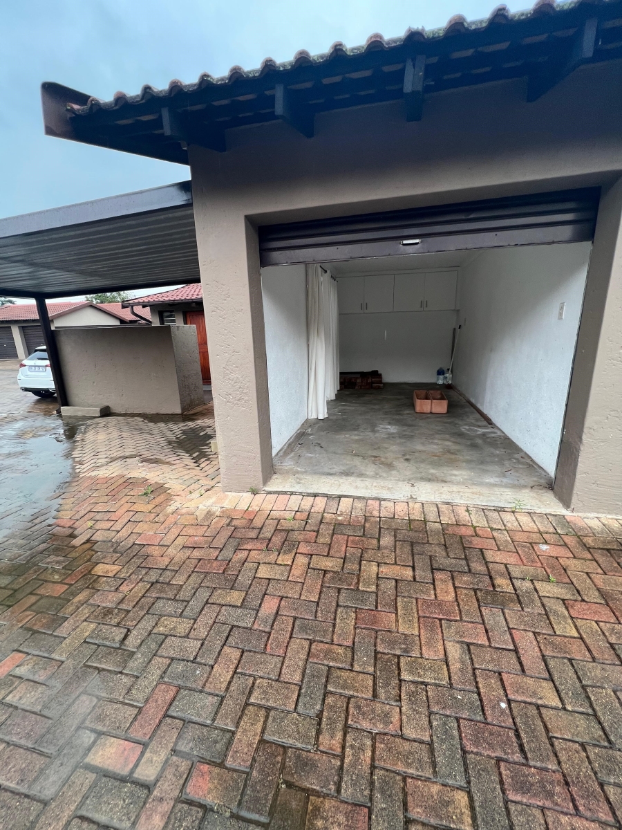 2 Bedroom Property for Sale in Weltevreden Park Gauteng
