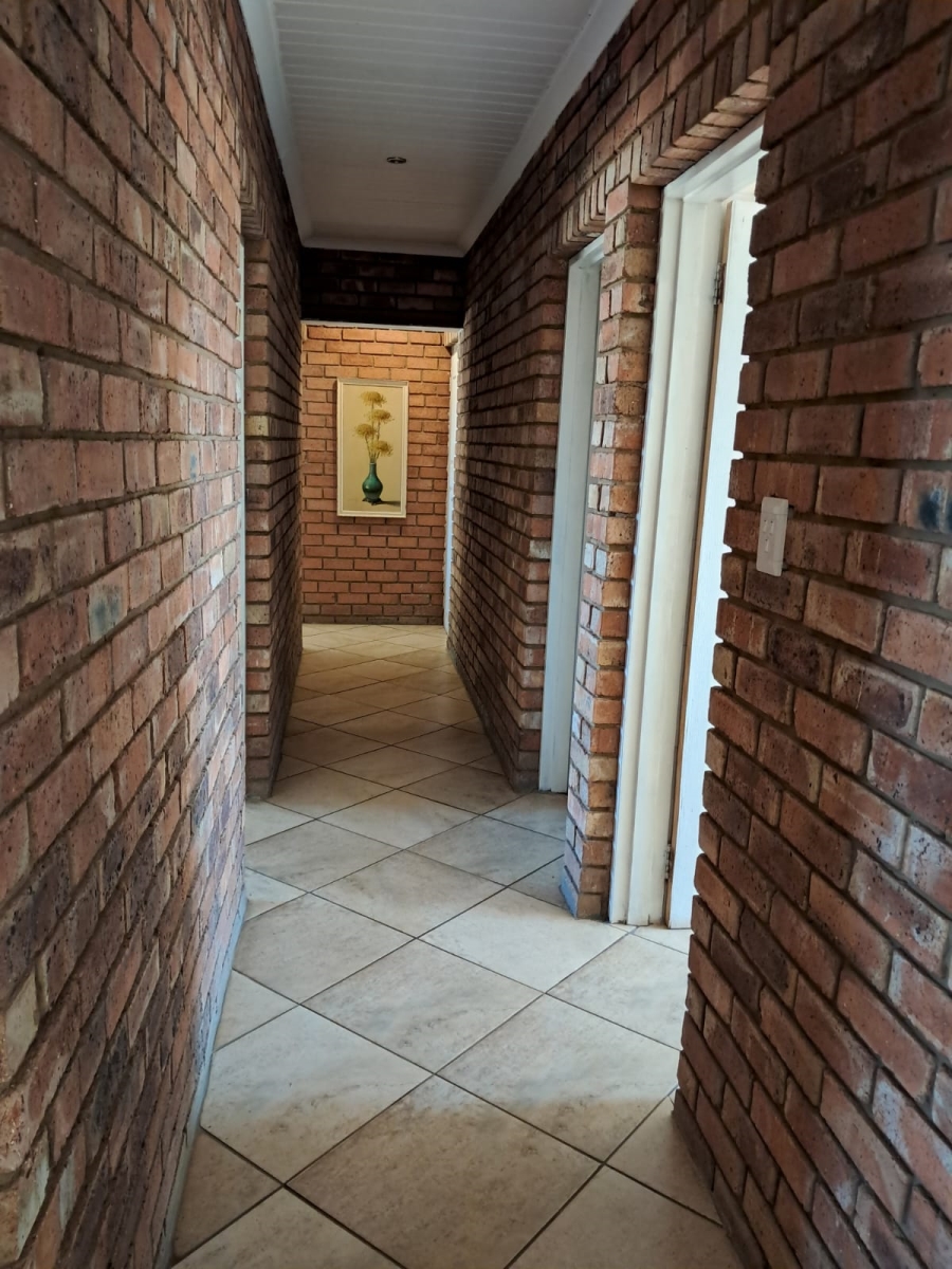 3 Bedroom Property for Sale in Vaaloewer Gauteng