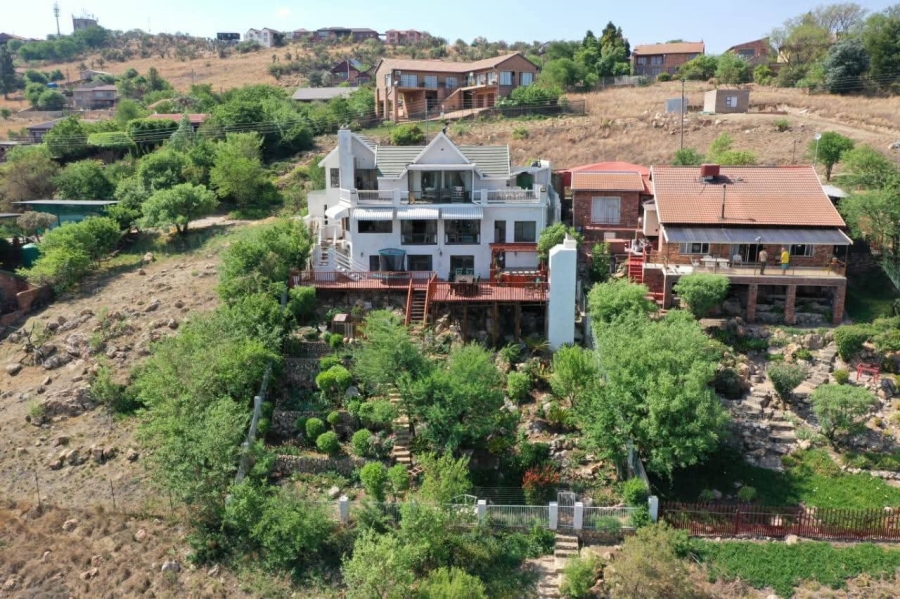 5 Bedroom Property for Sale in Vaaloewer Gauteng