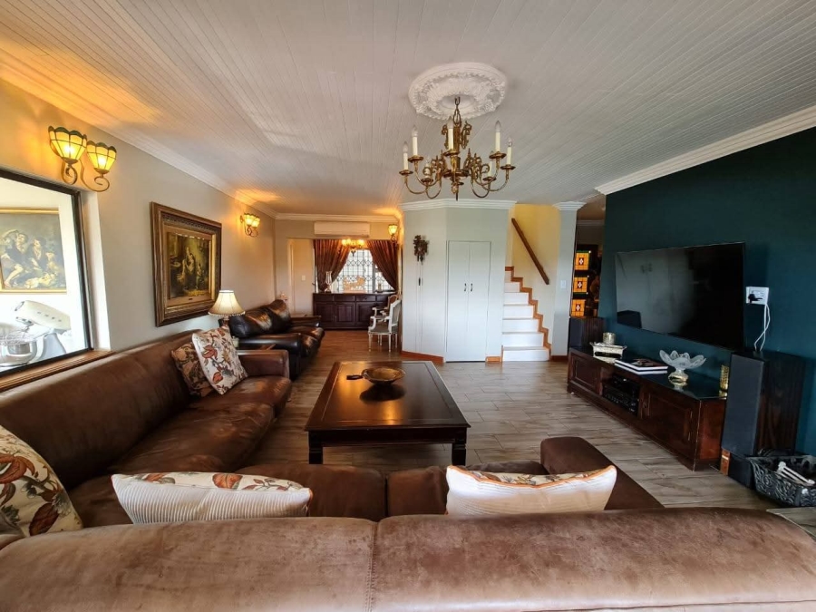 5 Bedroom Property for Sale in Vaaloewer Gauteng