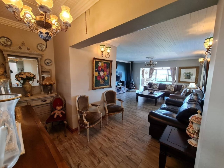 5 Bedroom Property for Sale in Vaaloewer Gauteng