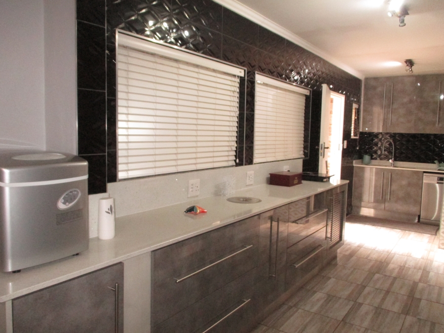 4 Bedroom Property for Sale in Kilner Park Gauteng