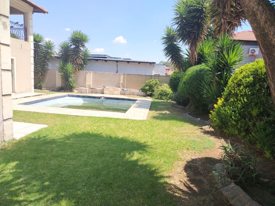 6 Bedroom Property for Sale in Sonneveld Gauteng